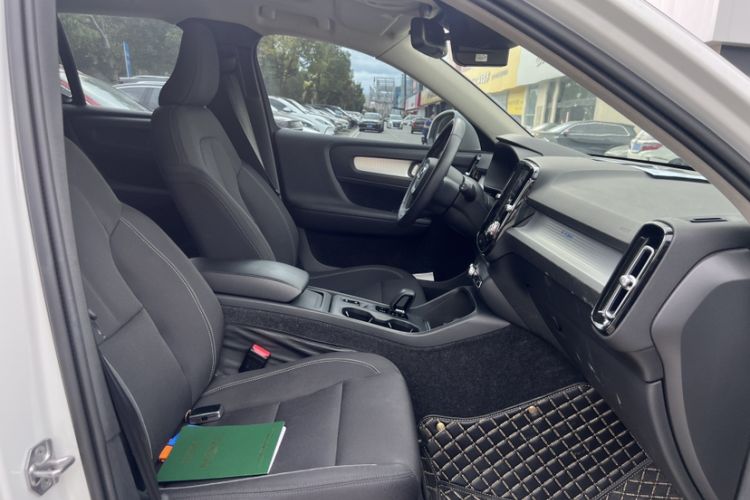 Used Volvo XC40 2022 T4 Four-Wheel Drive Smart & Stylish Edition Interior 5