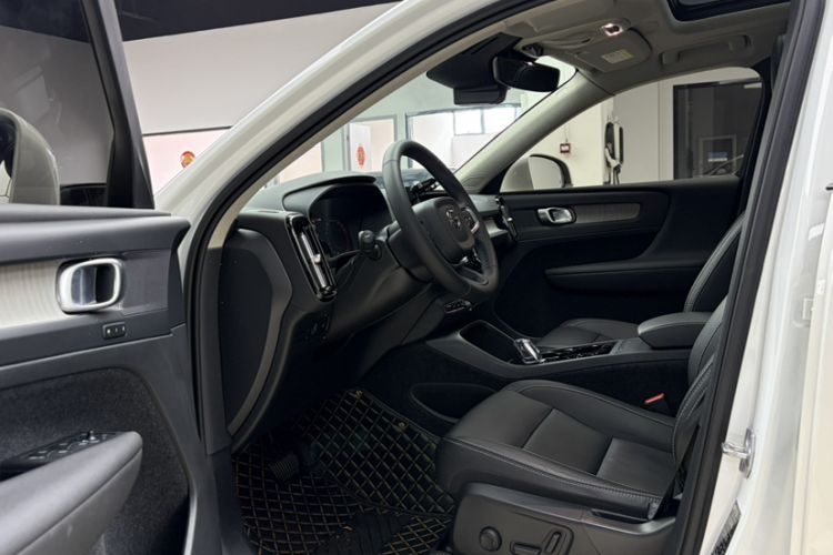 Used Volvo XC40 2022 T4 Four-Wheel Drive Smart & Luxurious Edition Interior 8