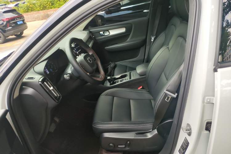 Used Volvo XC40 2022 T4 Four-Wheel Drive Smart & Stylish Edition Left Front Seat