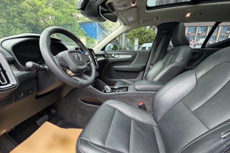 Used Volvo XC40 2022 T4 Four-Wheel Drive Smart & Luxurious Edition Left Front Seat