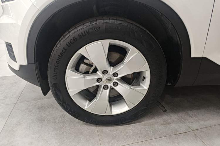 Used Volvo XC40 2022 T4 Four-Wheel Drive Smart & Stylish Edition Left Front Wheel Hub