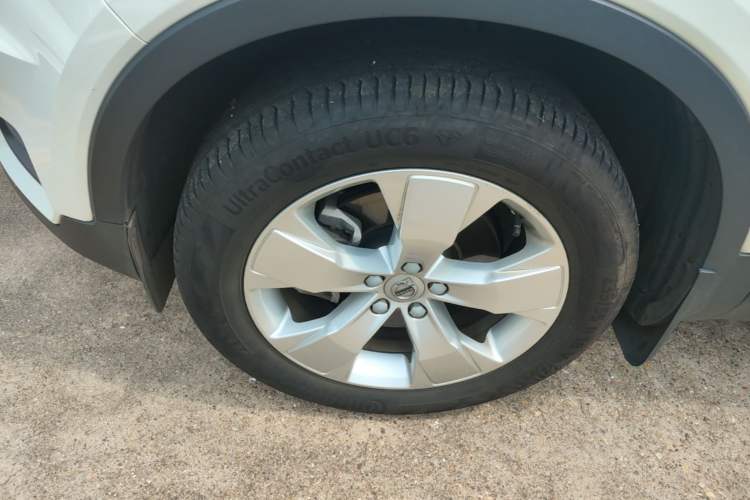 Used Volvo XC40 2022 T4 Four-Wheel Drive Smart & Stylish Edition Left Front Wheel Hub