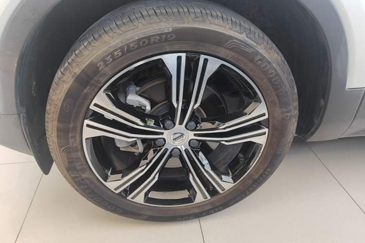 Used Volvo XC40 2022 T4 Four-Wheel Drive Smart & Luxurious Edition Left Front Wheel Hub