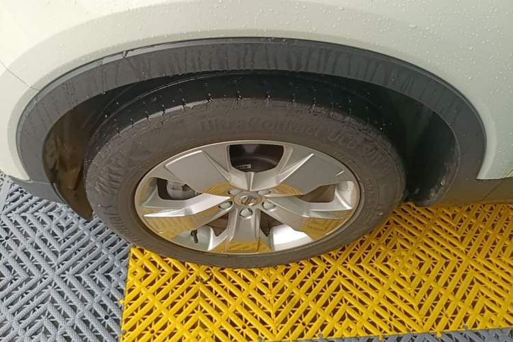 Used Volvo XC40 2022 T4 Four-Wheel Drive Smart & Stylish Edition Left Front Wheel Hub
