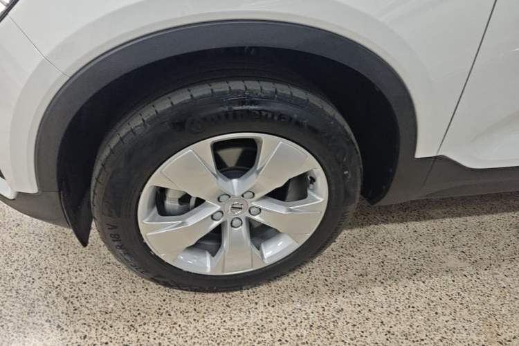 Used Volvo XC40 2022 T4 Four-Wheel Drive Smart & Stylish Edition Left Front Wheel Hub