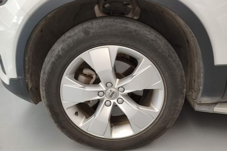 Used Volvo XC40 2022 T4 Four-Wheel Drive Smart & Stylish Edition Left Front Wheel Hub