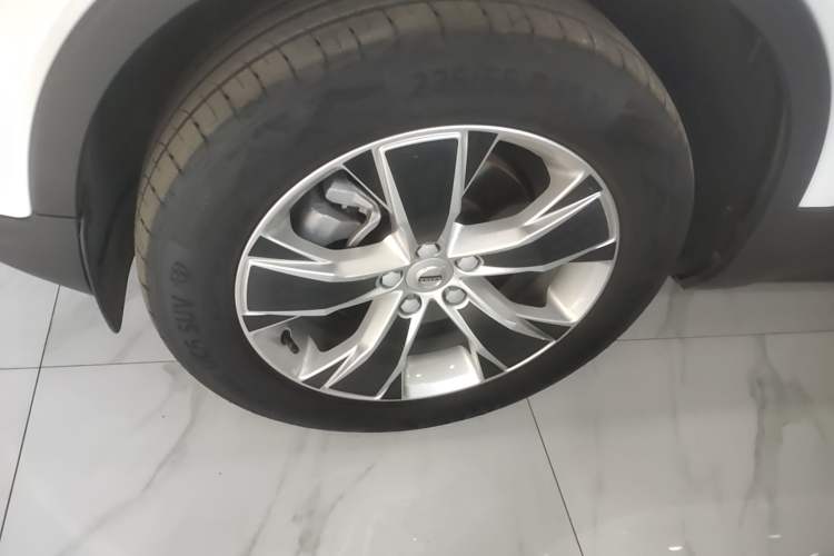 Used Volvo XC40 2022 T4 Four-Wheel Drive Smart & Stylish Edition Left Front Wheel Hub