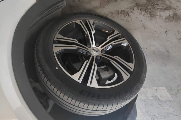 Used Volvo XC40 2022 T4 Four-Wheel Drive Smart & Luxurious Edition Left Front Wheel Hub
