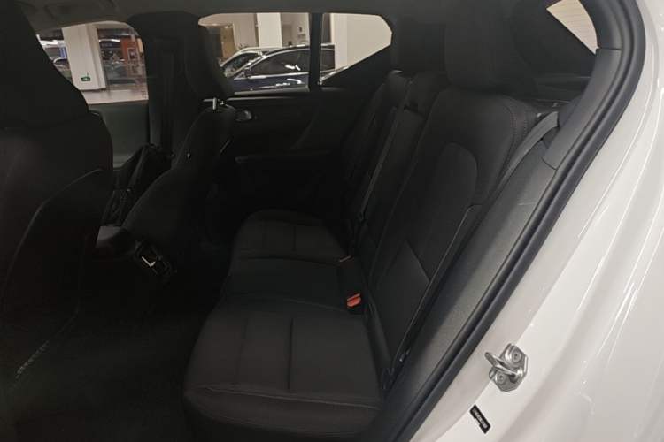 Used Volvo XC40 2022 T4 Four-Wheel Drive Smart & Stylish Edition Left Rear Seat