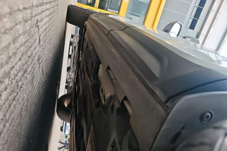 Used Volvo XC40 2022 T4 Four-Wheel Drive Smart & Stylish Edition Left Side Sill