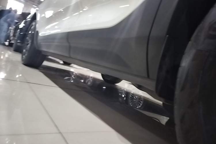 Used Volvo XC40 2022 T4 Four-Wheel Drive Smart & Stylish Edition Left Side Sill