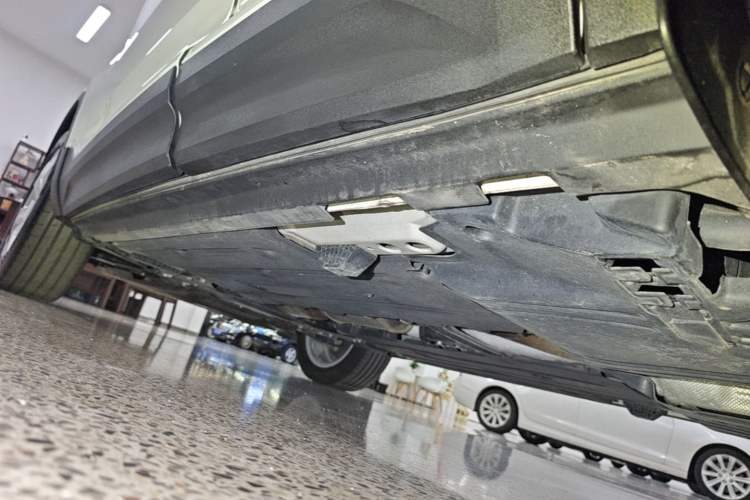 Used Volvo XC40 2022 T4 Four-Wheel Drive Smart & Stylish Edition Left Side Sill