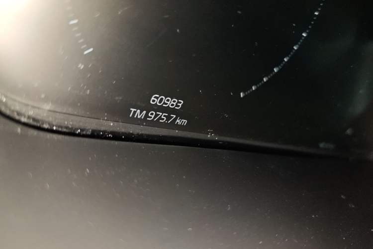 Used Volvo XC40 2022 T4 Four-Wheel Drive Smart & Luxurious Edition Odometer Close Up