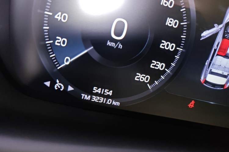Used Volvo XC40 2022 T4 Four-Wheel Drive Smart & Stylish Edition Odometer Close Up