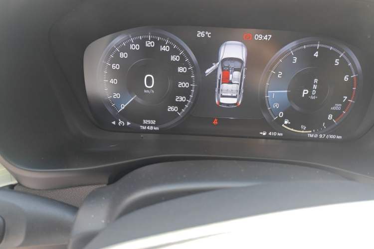 Used Volvo XC40 2022 T4 Four-Wheel Drive Smart & Stylish Edition Odometer Close Up
