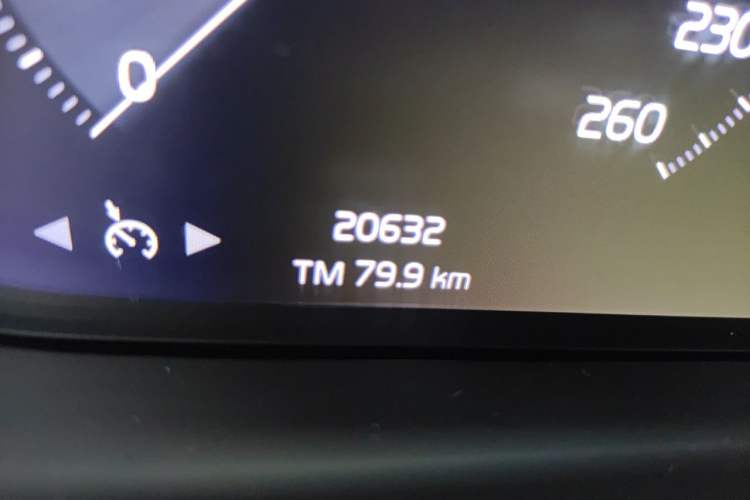 Used Volvo XC40 2022 T4 Four-Wheel Drive Smart & Luxurious Edition Odometer Close Up