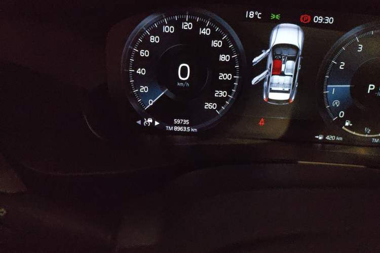 Used Volvo XC40 2022 T4 Four-Wheel Drive Smart & Luxurious Edition Odometer Close Up