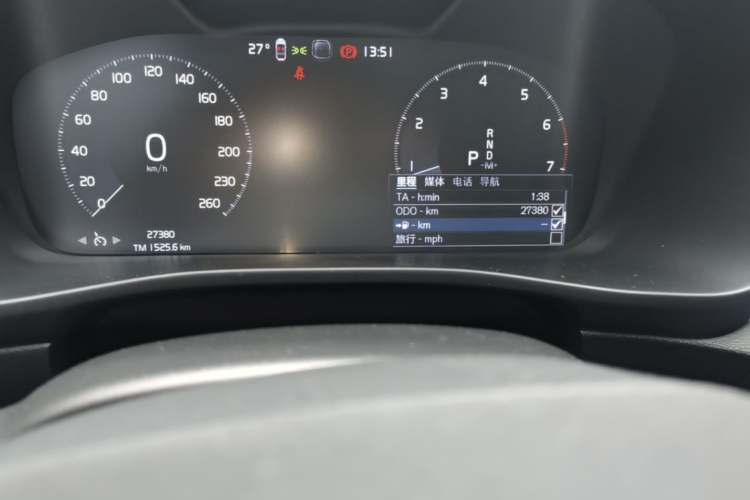 Used Volvo XC40 2022 T4 Four-Wheel Drive Smart & Stylish Edition Odometer Close Up