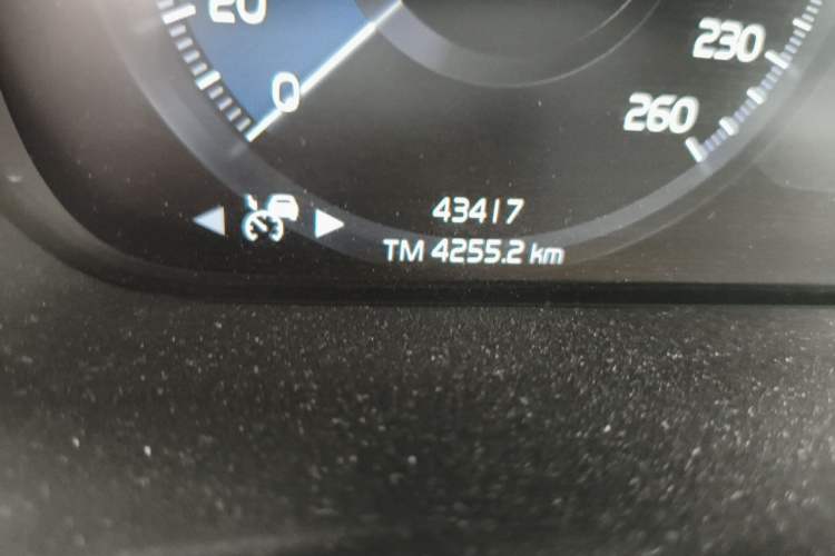 Used Volvo XC40 2022 T4 Four-Wheel Drive Smart & Luxurious Edition Odometer Close Up