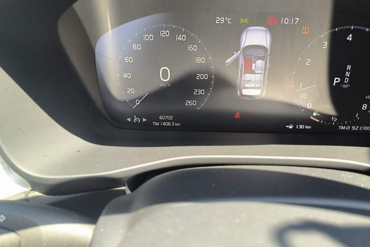 Used Volvo XC40 2022 T4 Four-Wheel Drive Smart & Stylish Edition Odometer Close Up