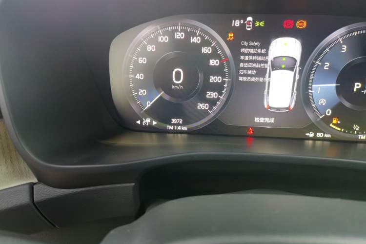 Used Volvo XC40 2022 T4 Four-Wheel Drive Smart & Luxurious Edition Odometer Close Up