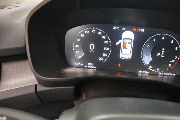Used Volvo XC40 2022 T4 Four-Wheel Drive Smart & Luxurious Edition Odometer Close Up