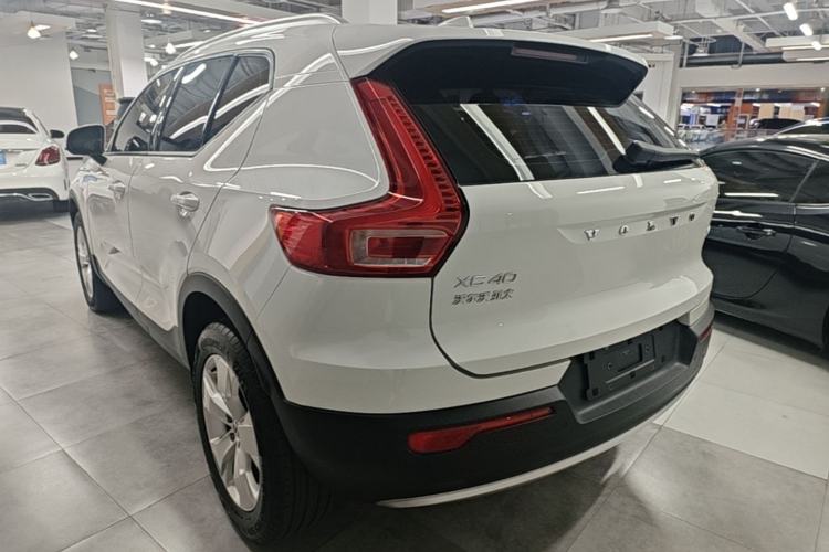 Used Volvo XC40 2022 T4 Four-Wheel Drive Smart & Stylish Edition Rear Left 45 Deg