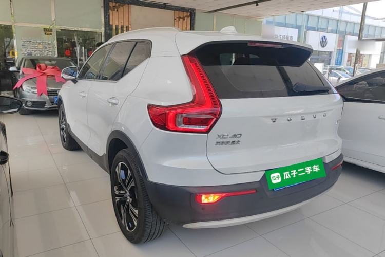 Used Volvo XC40 2022 T4 Four-Wheel Drive Smart & Luxurious Edition Rear Left 45 Deg