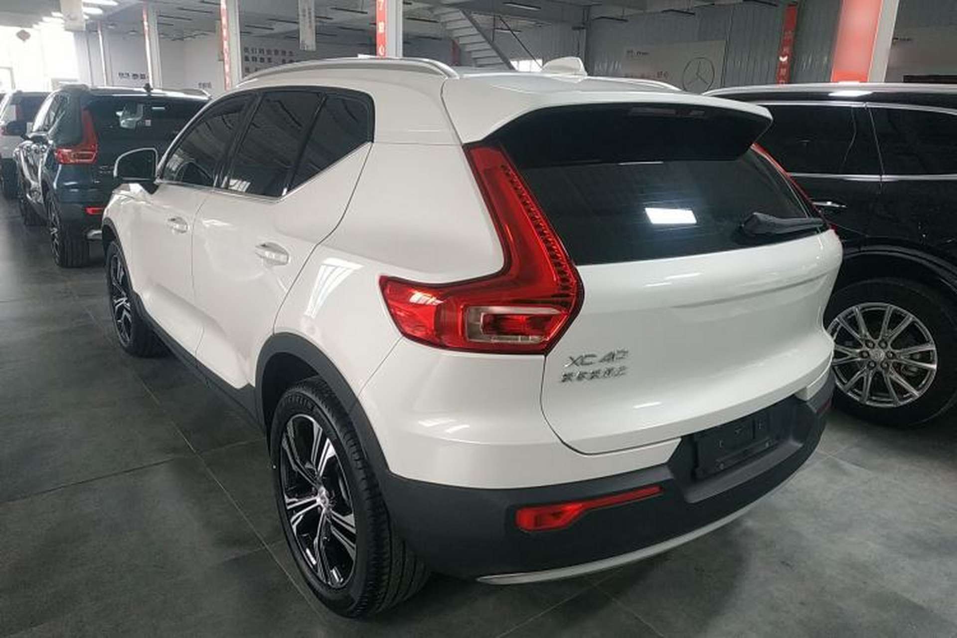 Used Volvo XC40 2022 T4 Four-Wheel Drive Smart & Luxurious Edition Rear Left 45 Deg