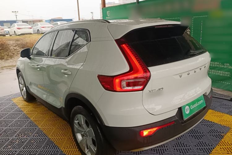 Used Volvo XC40 2022 T4 Four-Wheel Drive Smart & Stylish Edition Rear Left 45 Deg