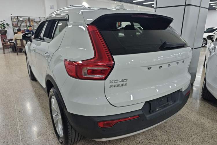 Volvo XC40 2022 — фото 4