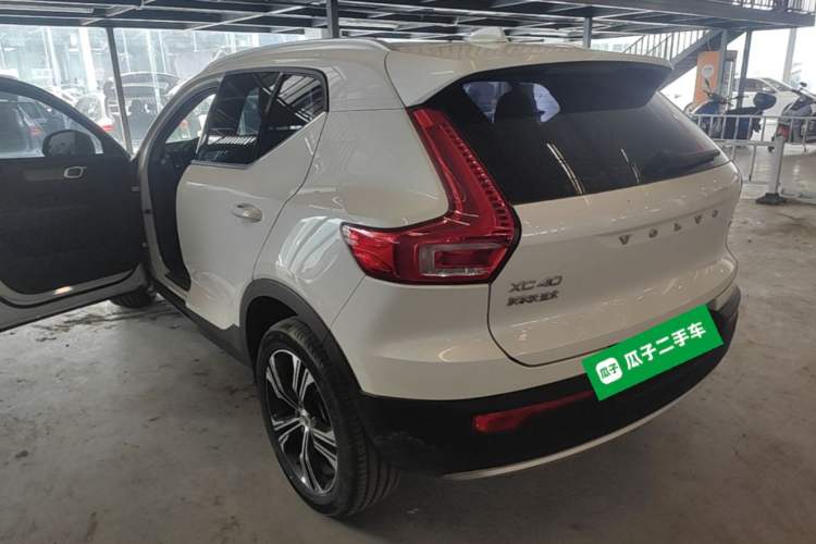 Used Volvo XC40 2022 T4 Four-Wheel Drive Smart & Luxurious Edition Rear Left 45 Deg