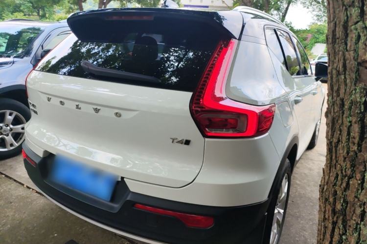 Used Volvo XC40 2022 T4 Four-Wheel Drive Smart & Stylish Edition Rear Right 45 Deg