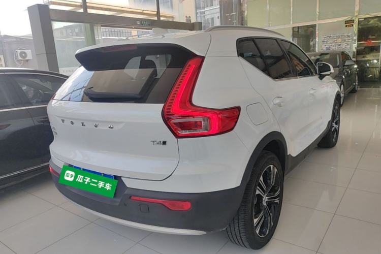 Used Volvo XC40 2022 T4 Four-Wheel Drive Smart & Luxurious Edition Rear Right 45 Deg