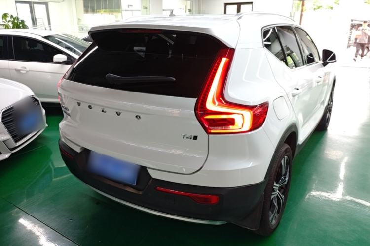 Used Volvo XC40 2022 T4 Four-Wheel Drive Smart & Luxurious Edition Rear Right 45 Deg