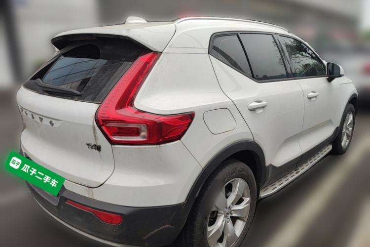Used Volvo XC40 2022 T4 Four-Wheel Drive Smart & Luxurious Edition Rear Right 45 Deg