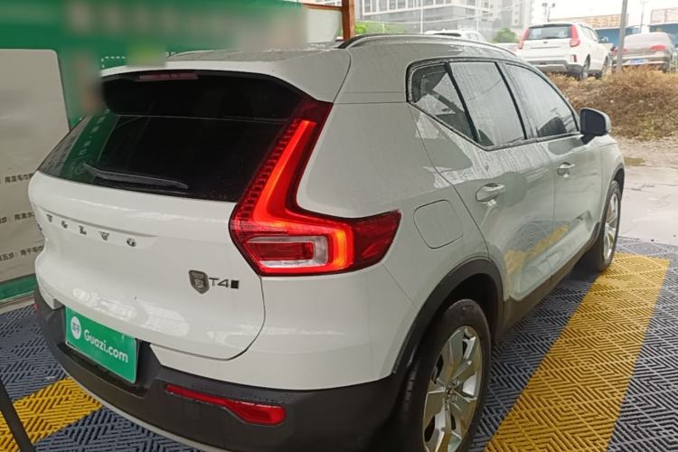 Used Volvo XC40 2022 T4 Four-Wheel Drive Smart & Stylish Edition Rear Right 45 Deg