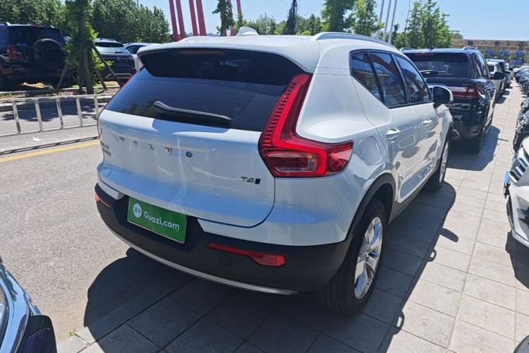 Used Volvo XC40 2022 T4 Four-Wheel Drive Smart & Stylish Edition Rear Right 45 Deg