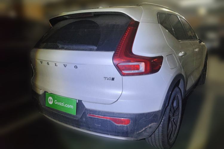 Used Volvo XC40 2022 T4 Four-Wheel Drive Smart & Luxurious Edition Rear Right 45 Deg