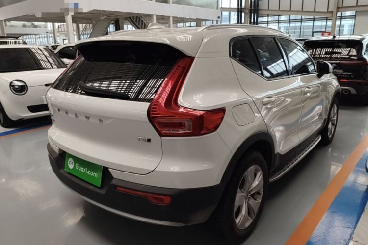 Used Volvo XC40 2022 T4 Four-Wheel Drive Smart & Stylish Edition Rear Right 45 Deg