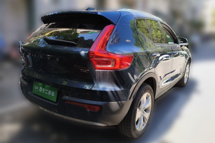 Used Volvo XC40 2022 T4 Four-Wheel Drive Smart & Stylish Edition Rear Right 45 Deg