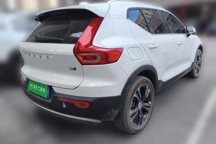 Used Volvo XC40 2022 T4 Four-Wheel Drive Smart & Luxurious Edition Rear Right 45 Deg
