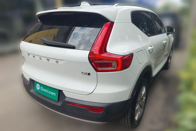 Used Volvo XC40 2022 T4 Four-Wheel Drive Smart & Stylish Edition Rear Right 45 Deg