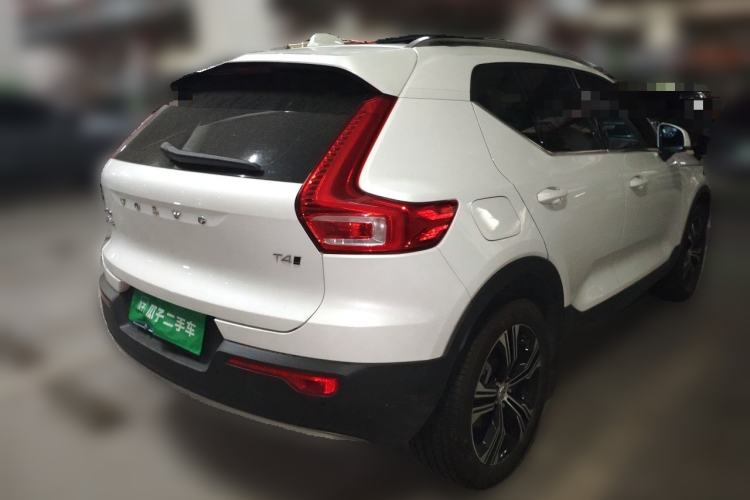 Used Volvo XC40 2022 T4 Four-Wheel Drive Smart & Luxurious Edition Rear Right 45 Deg