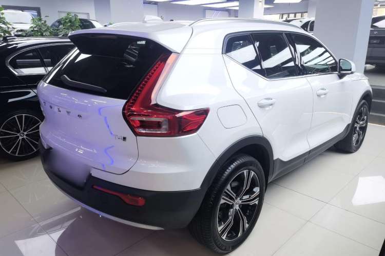 Used Volvo XC40 2022 T4 Four-Wheel Drive Smart & Luxurious Edition Rear Right 45 Deg