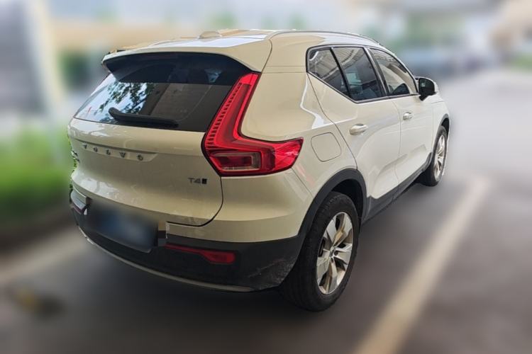 Used Volvo XC40 2022 T4 Four-Wheel Drive Smart & Stylish Edition Rear Right 45 Deg