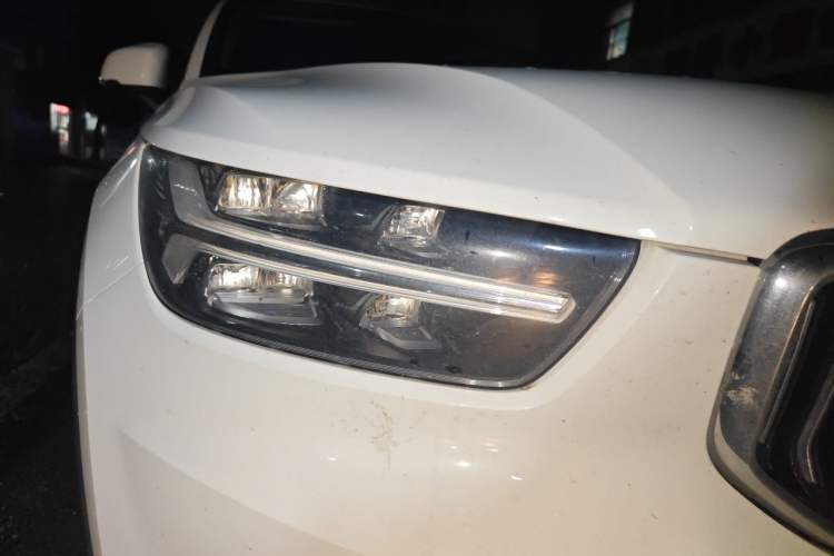 Used Volvo XC40 2022 T4 Four-Wheel Drive Smart & Stylish Edition Right Front Headlight
