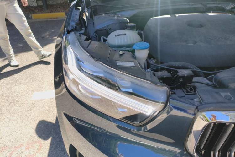 Used Volvo XC40 2022 T4 Four-Wheel Drive Smart & Stylish Edition Right Front Headlight