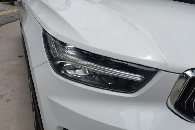 Used Volvo XC40 2022 T4 Four-Wheel Drive Smart & Stylish Edition Right Front Headlight