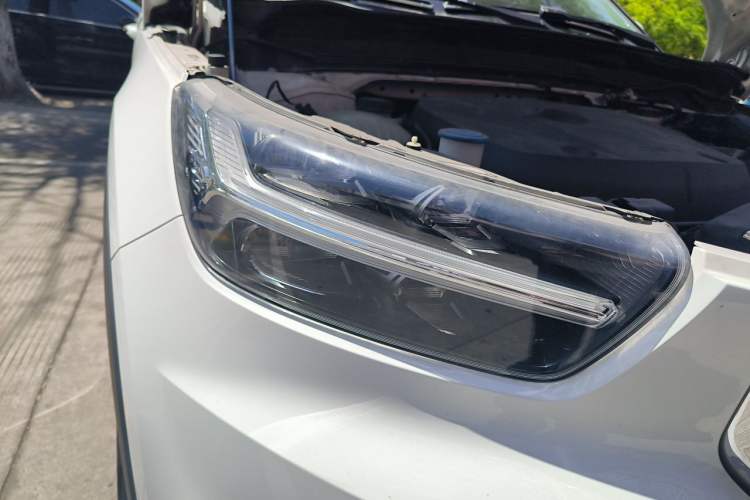 Used Volvo XC40 2022 T4 Four-Wheel Drive Smart & Stylish Edition Right Front Headlight